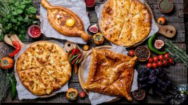 Khachapuri_Gruziya.jpeg Khachapuri_Gruziya.jpeg